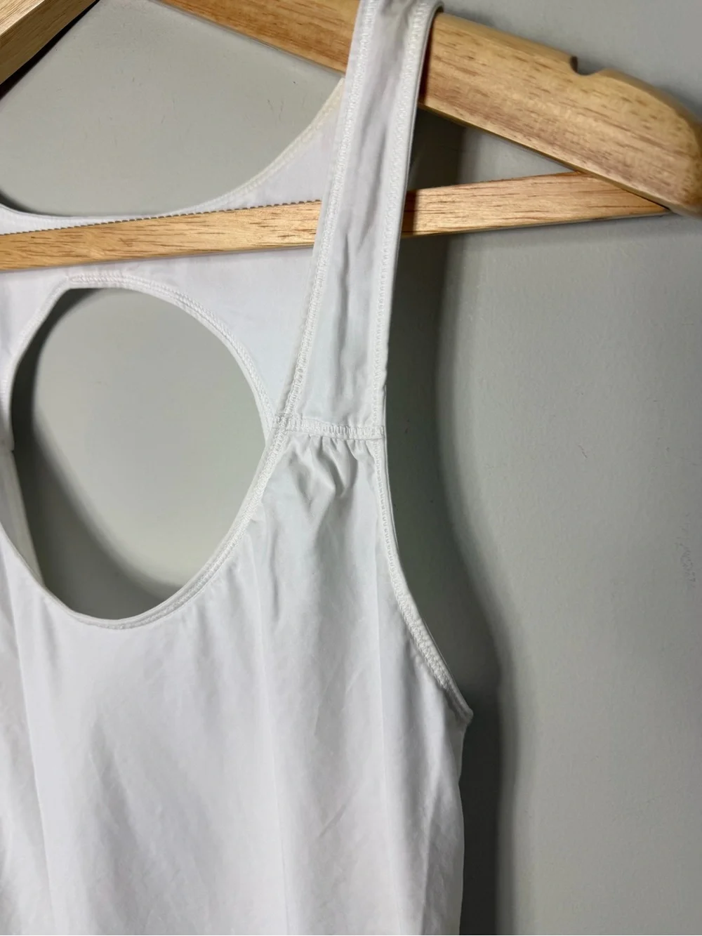 Lululemon White Open Back Tank Top Sleeveless shirt size small 732